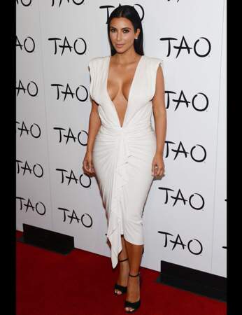 Kim Kardashian toute de blanc vêtue