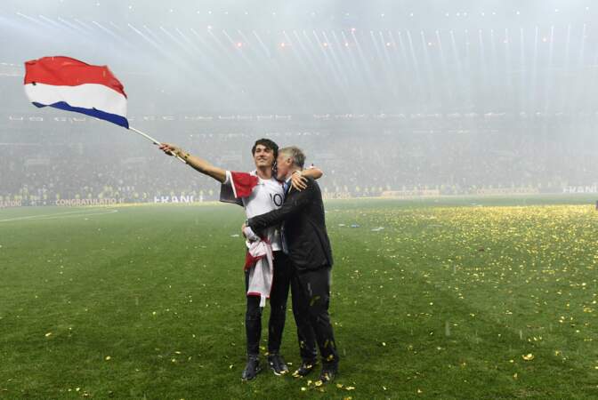 Didier Deschamps champion du monde pour la deuxième fois : il fête la victoire avec son fils Dylan