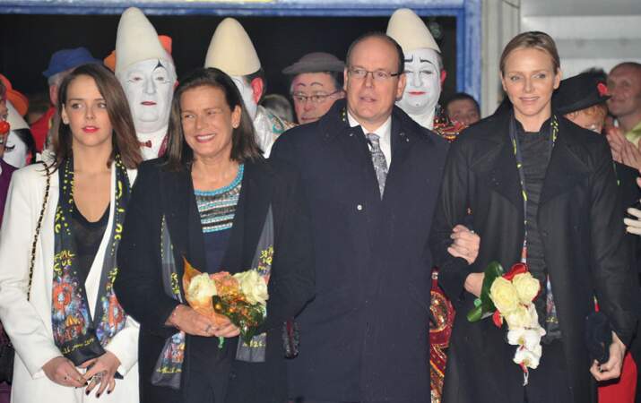 Pauline Ducruet, Sétphanie, Albert et Charlène de Monaco fêtent le cirque à Monte-Carlo