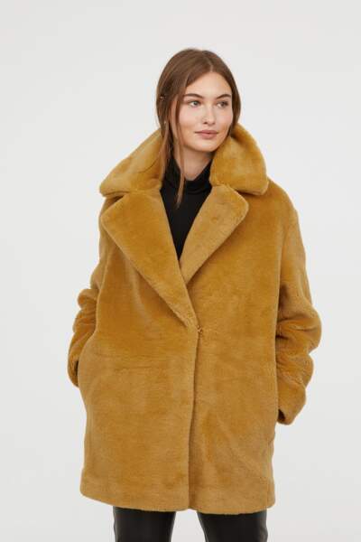Manteau moutarde en fausse fourrure, H&M, 79,99€ 