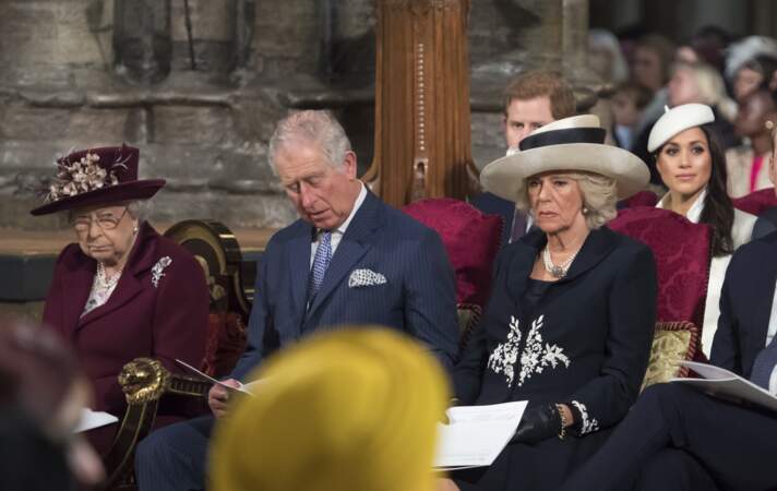 Elizabeth II, Charles, Camilla, avec Harry et Meghan au deuxième rang