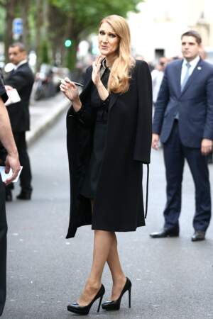 Céline Dion chic et élégante dans les rues de Paris