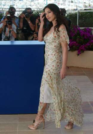 Le Festival de Cannes de Monica Bellucci : Lors d'un photocall, elle opte pour une tenue très printanière