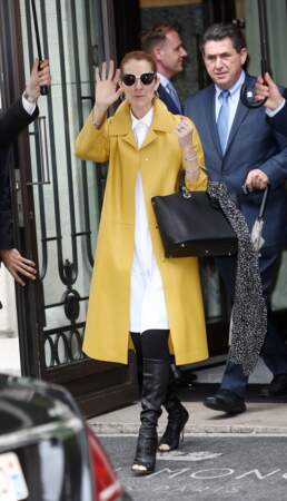 Céline Dion en manteau Jil Sander et boots open toes Gianvito Rossi