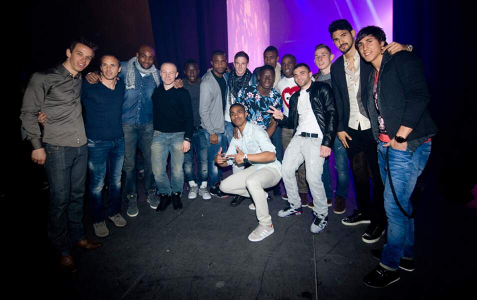 Rio Mavuba entouré de tous ses partenaires du Losc, le club de foot de Lille