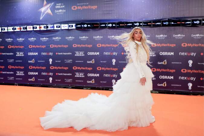 Bilal Hassani est apparu à la cérémonie d'ouverture de l'Eurovision dans une impressionnante robe blanche 