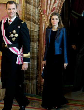Janvier 2012 : avec son mari Felipe, Letizia porte exactement la même robe pour cette soirée annuelle