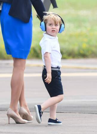 Le prince George était sur son 31 pour l'occasion : polo immaculé, bermuda et chaussures à boucles.