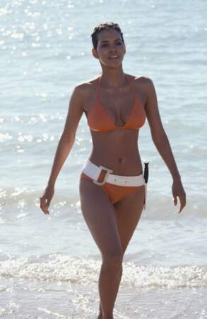 Le bikini fête ses 70 ans : Halle Berry et son James Bond Girl bikini