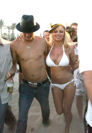Le bikini fête ses 70 ans : Pamela Anderson s'était mariée en blanc. En bikini blanc...