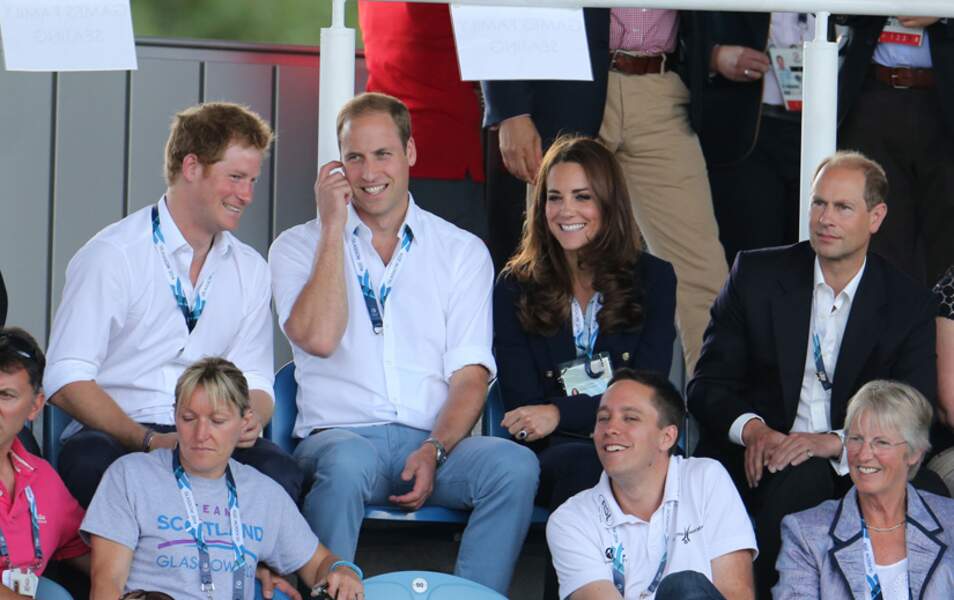 Kate et Will sont entourés des princes Harry et Edward