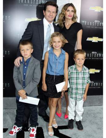 Mark Wahlberg s'est transformé en papa modèle (à la première de Transformers avec Rhea Durham et leurs enfants)