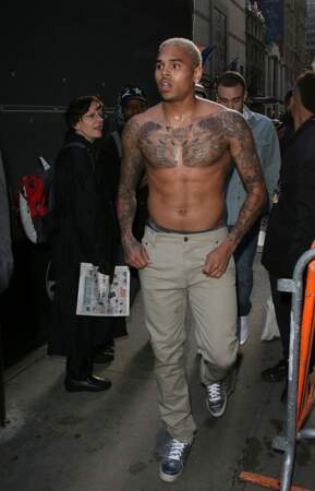 Tatouages sur le torse : Chris Brown