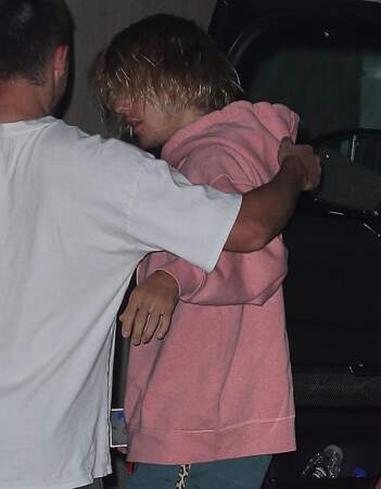 Justin Bieber en larmes en allant prier pour Selena Gomez dans une chapelle de Los Angeles, le 10 octobre