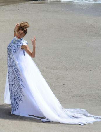 Nicole Scherzinger a enfilé une robe de mariée pour son prochain clip
