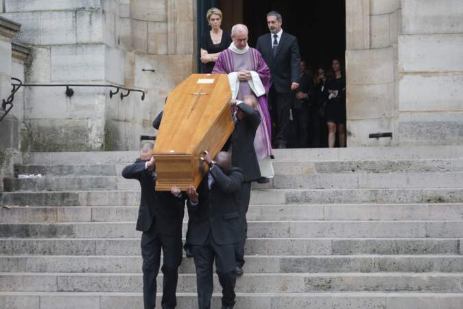 Nicole Courcel : sa fille Julie Andrieu était en première ligne pour ses obsèques