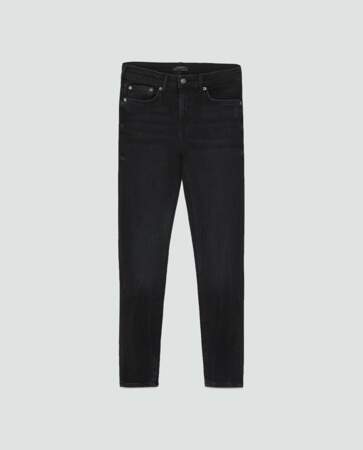 Jean skinny black, Zara, 17,97 euros au lieu de 29,95 euros