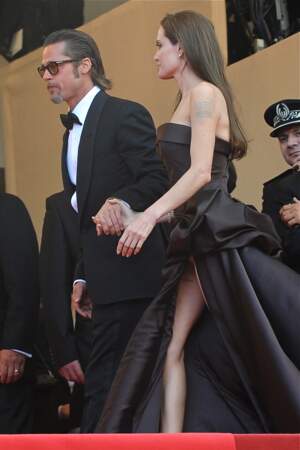 Festival de Cannes, les accidents de tenue les plus sexy - Angelina Jolie n'échappe pas à la règle