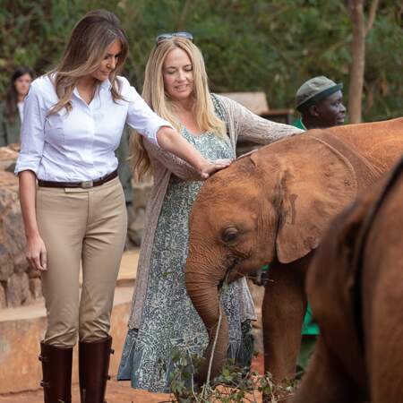 Melania Trump a pris la pose avec les éléphanteaux
