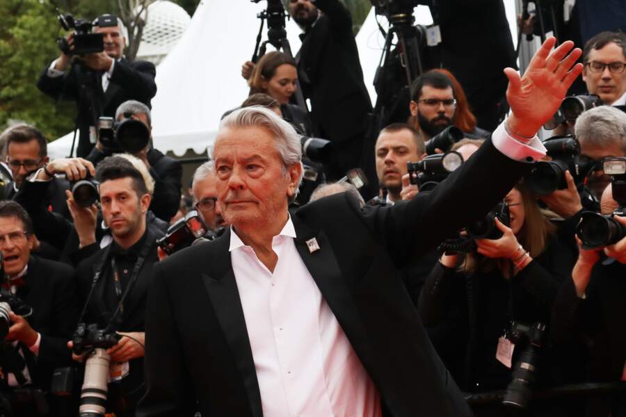 Cannes 2019 : Alain Delon arborait un badge en hommage à sa fille Anouchka