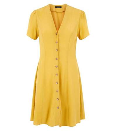Robe jaune moutarde boutonnée à l'avant, Newlook, 24,99 euros