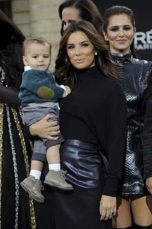 Eva Longoria et son fils Santiago à la Fashion Week de Paris