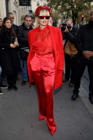 Don't Rita Ora en petit chaperon rouge
