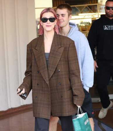 Hailey Baldwin et Justin Bieber quittent Barnes And Noble à Los Angeles