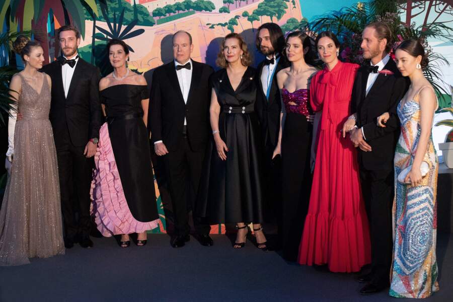 Stéphane Bern, Laëtitia Milot et Carole Bouquet radieux au Bal de la Rose pour un dernier hommage à Karl Lagerfeld 