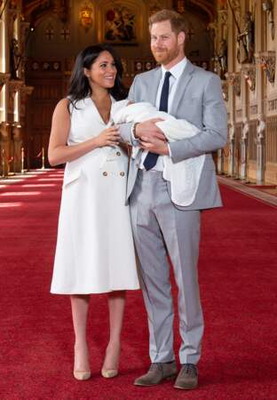 Meghan Markle et le prince Harry présentent leur bébé au Château de Windsor le 8 mai 2019