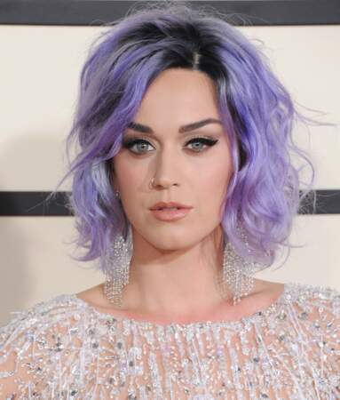 2005 - Katy Perry ose le violet 