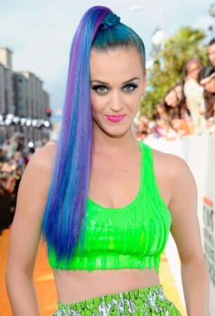 2012 - Katy Perry essaie les mèches violettes 