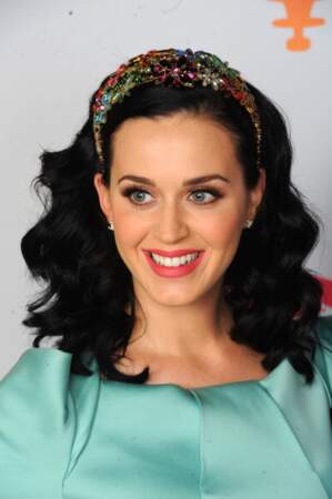 2013 - Katy Perry passe au carré long ondulé 