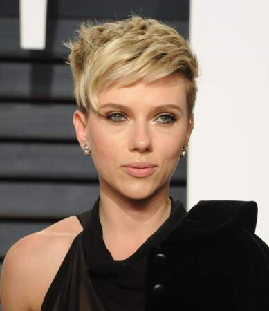 2017 : Scarlett Johansson et sa mèche sur une coupe boyish