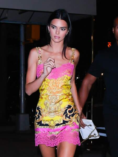 Kendall Jenner et sa robe nuisette imprimée 