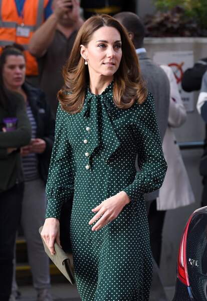 2018 : Kate Middleton avec une robe fluide vert et son brushing toujours impeccable 