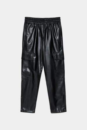 Pantalon cargo en simili cuir, Zara, 29,97€