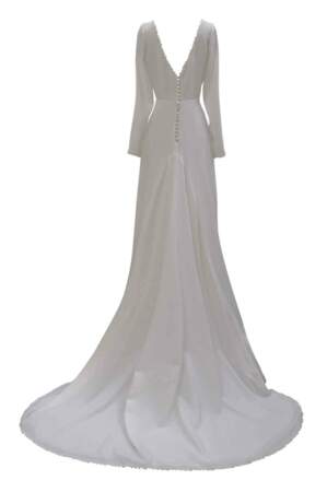 La robe de mariée d'hiver. En crêpe, encolure et dos nu bordés d'une guipure de style feuillage, Harpe, 1500 €