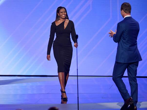 Michelle Obama et sa robe noire asymétrique 