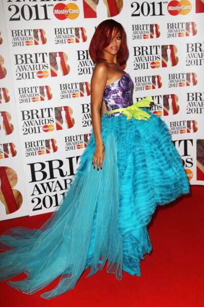 Même si on n'est pas franchement fan de sa tenue, Rihanna y allait déjà fort côté couleur   