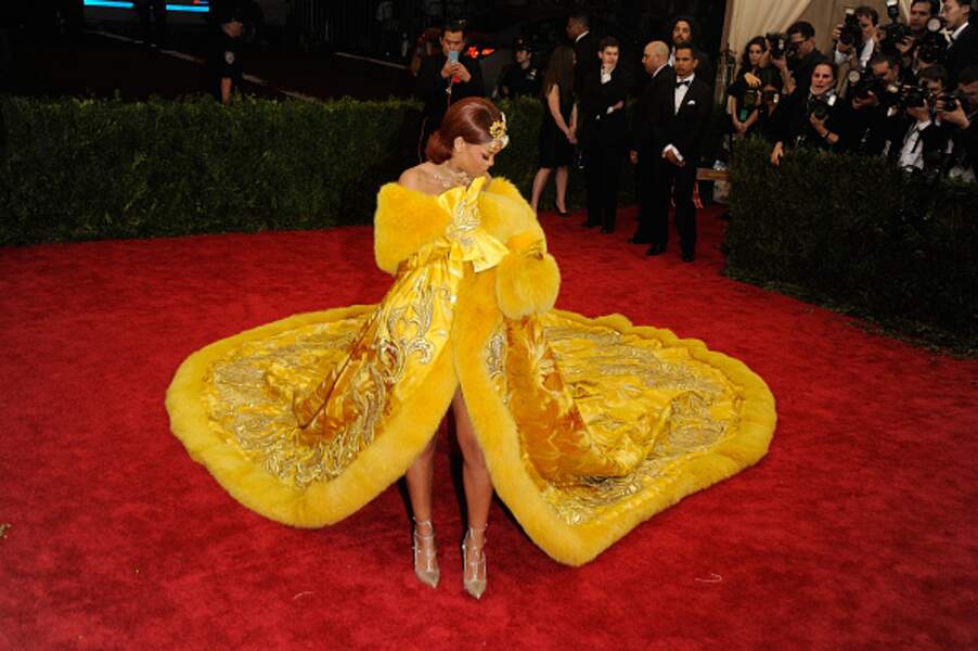 Rihanna et sa tenue iconique jaune poussin 