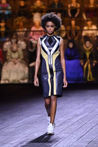 Fashion Week - Défilé Louis Vuitton : la petite robe en cuir