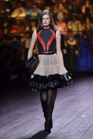 Fashion Week - Défilé Louis Vuitton : les jupes en cuir aux multiples volants