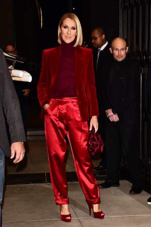 Do Céline Dion : le total look rouge subtilisé par les matières 