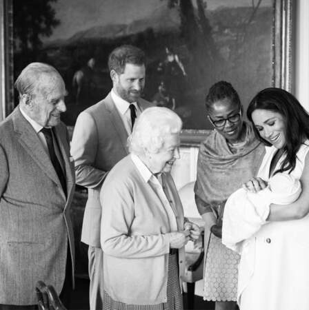 Harry et Meghan présentent leur fils à la famille royale