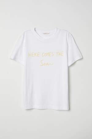 T-shirt brodé, H&M, actuellement à 8,99€