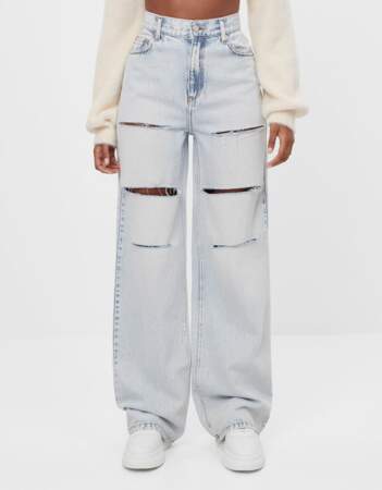 Jeans 90’s évasé et déchiré, Bershka, 35,99€