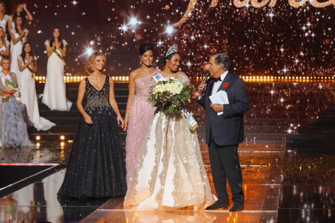 Sylvie Tellier et Jean-Pierre Foucault heureux de féliciter Clément Botino, élue Miss France 2020