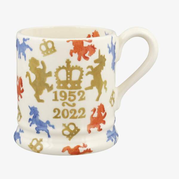 Un mug à café a été créé en hommage à la reine Elizabeth II qui fêtera son jubilé de Platine le 5 juin prochain 