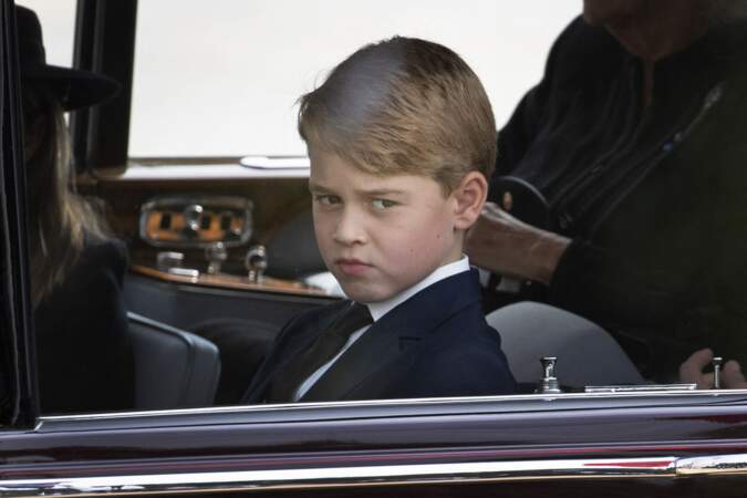Le prince George de Galles lors de la sortie du service funéraire à l'Abbaye de Westminster pour les funérailles d'Etat de la reine Elizabeth II.